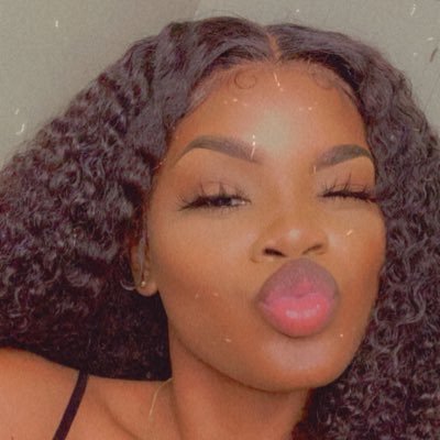 Island girl 🇯🇲 Self taught MUA 💋 IG:islandgyalshan_ “And though she may be but little she is fierce” William Shakespeare