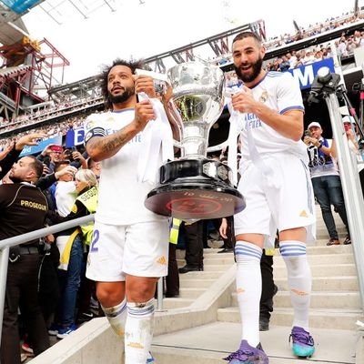 🏆 #CAMPEON35 🏆 En début de saison, notre priorité était la Liga !
Maintenant que c’est fait !
La LDC sera un bonus et on ira la chercher
#AporLa35
#Aporla1