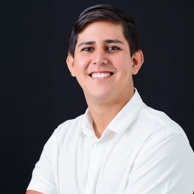 Professor, mestrando em matemática, em busca de um futuro digno e da riqueza pessoal.