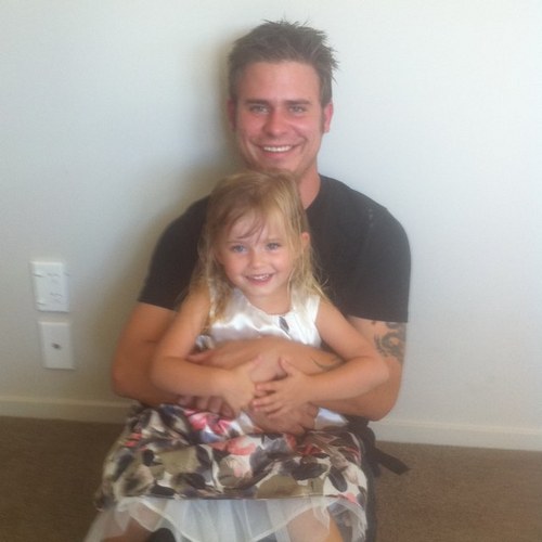 icesyss's profile picture. 