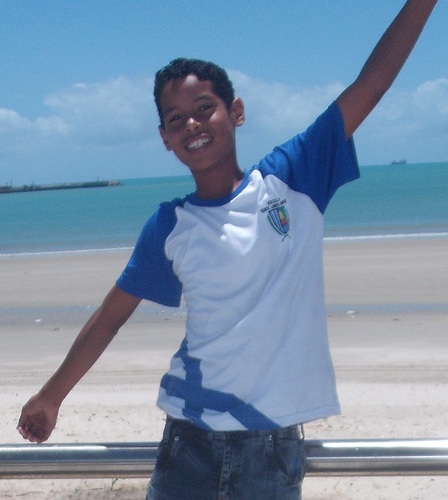 Sou um menino legal, e de bem com a vida.
