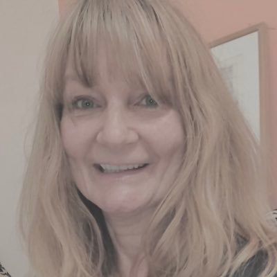 Suzanne5DComm's profile picture. 5D communication