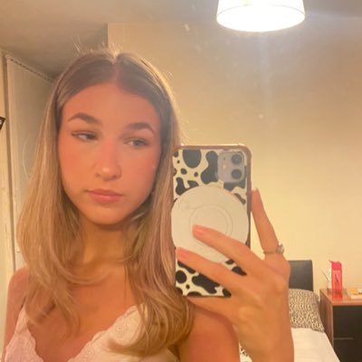 ame1iakirby's profile picture. she/her