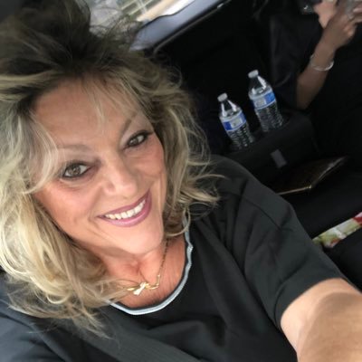 therealDawnieC's profile picture. 