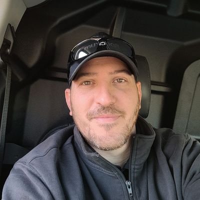 Single Dad of 4 breaking down the stereotypical walls of single parents each day. Trying to survive in this crazy world we now live in.