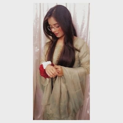 binte_nisar's profile picture. AlLhamduillah❤