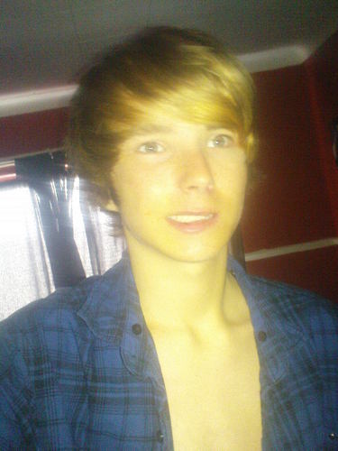 Kieran_Jackson's profile picture. http://t.co/NLKAi5aeXH
sit around, chilled most of the times, smoke the reefa now and then thats me ;o