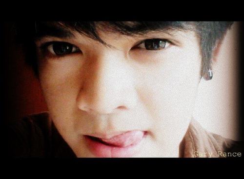 GOOD FRIENDS ARE LIKE STARS.
you don't always see them. but you know they're always there! (^_^)