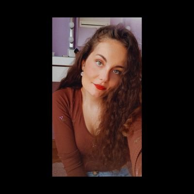 'Yo busco tu mirada entre los ojos de la gente'. Lo que vale la pena, vale la espera.