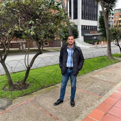 Con los pies en el suelo, humilde y soñador.