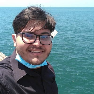 Hola soy un chico que le apasiona la tecnología y la programación(full stack developer) otra cosa es que me gustan también los videojuegos.