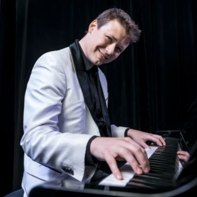 pianotherapist's profile picture. Calm piano music 🎹🙃🎧▶️ #piano