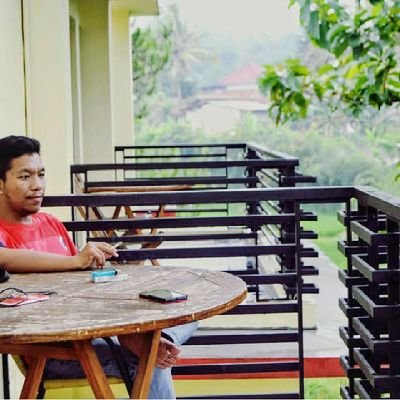 Bukan Penulis Suka Membaca -
Instagram @mulyaasyahnii