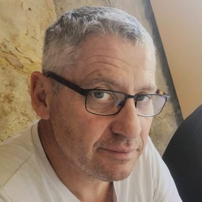 DavidAdelinet's profile picture. je ne supporte plus ce monde de cons