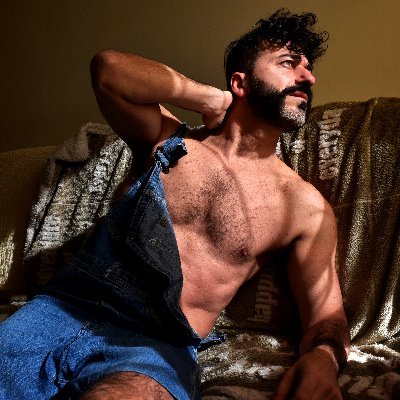 Italian man
Follow me if you like
Instagram  https://t.co/1PSp4AqYPg