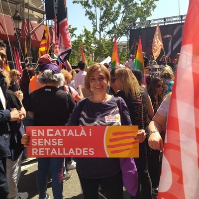 Llicenciada en CC. físiques. Per vocació docent. Per convicció sindicalista de CCOO, d'esquerres i feminista.