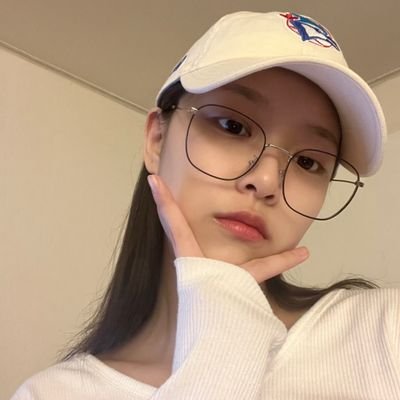 DaniServin17's profile picture. idk