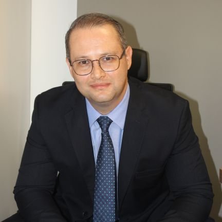 Advogado, Professor de Direito Tributário, escritor, divinopolitano de nascimento, belorizontino de coração e bom mineiro.