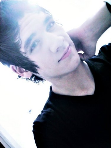 tenho 17anos,sou de libra,sou bagunceiro,palmeirense,faço o 3º ano,sou solteiro,odeio ficar em casa,segue eu SDV!.sou #ADM da @_colirio_teen