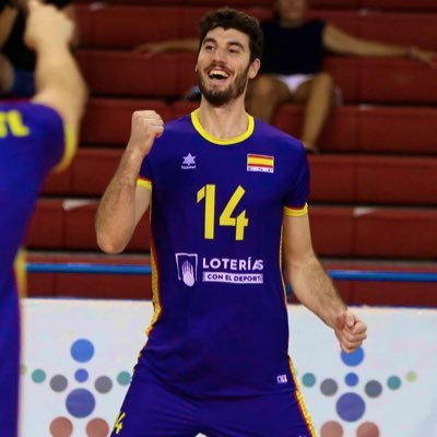 Jugador de la selección española de voleibol.
SLC