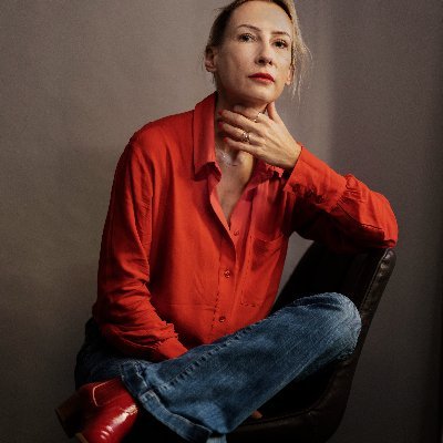 Autrice de 5bis, éditions autour du livre.
Autrice de 5 bis rue de Gainsbourg
Psychoenergeticienne