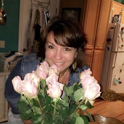 YvonneStoffey's profile picture. 🇺🇲 America First Oregonian, #MAGA , #LGB, Christian, wife, mother, daughter🍊