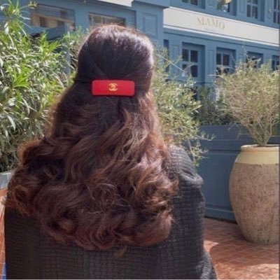 “ أشعُر بالإنتماء للأشياء البسيطة انتمي لكل شيء هادئ ومليئًا بالسكينة