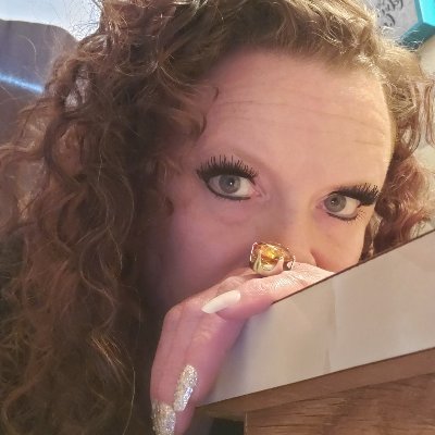 Redheaded Goddess with SO much to offer!
https://t.co/iIYrsERHAw