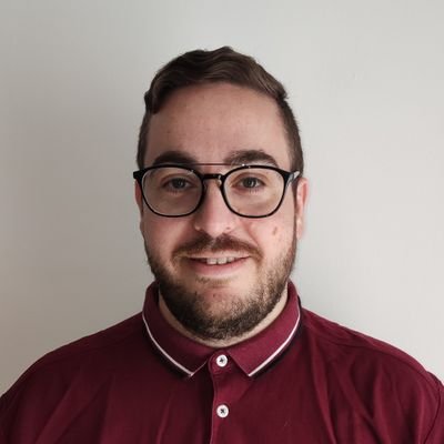 Llicenciat en periodisme i en relacions públiques. Màster en comunicació corporativa, protocol i esdeveniments Periodista a @lesportiucat, @elpuntavui i @Marca