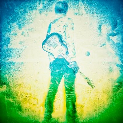 Una persona normal, queriendo dejar huella. Amante de la música y medicina.