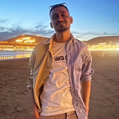 Moiz594's profile picture. 