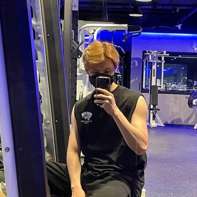 @ 《SM STAN》 ▪︎CARAT💎▪︎▪︎¡!
personal life before kpop ▪︎💫💛
sm left me in kwangya wandering 🥂