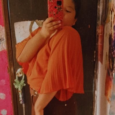 MiriamCd6's profile picture. Estudiante de diseño de modas
tengo 22 
soy leo 💜