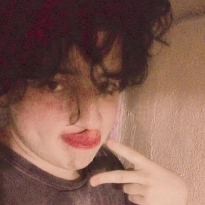 Ponchicle's profile picture. Este muro, escribo lo que va pasando en mi vida muy tu problema si te pones a leer mis tweets, lo escribo para mí, y no espero  que estés de acuerdo...