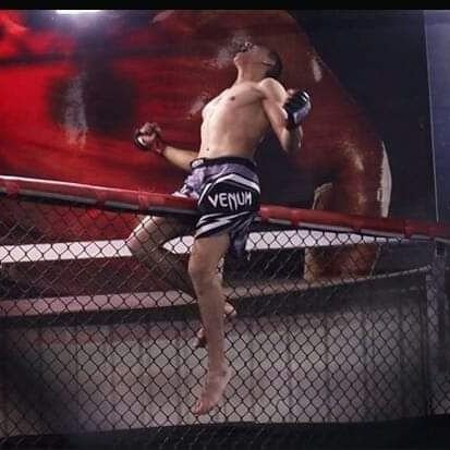 انا لعب ومدرب فنون قتاليه مخطلطه mma