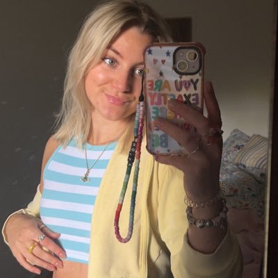Holly (@streamholics) / X