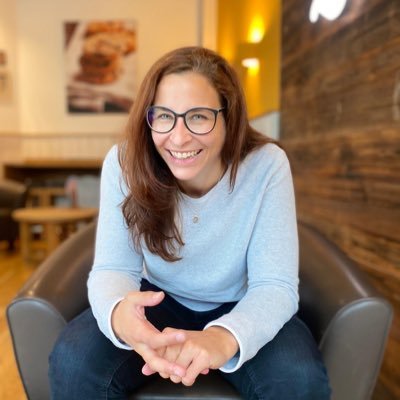 Fauxpoefoes's profile picture. Director Global Marketing and Communications at EOS. Tweets are personal