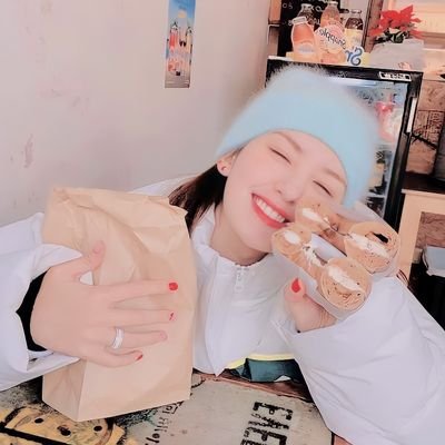 ପ  ۰ Run by fan 🥨💭 She 𝗺𝗮𝗸𝗲𝘀 everyone happy with her adorable demeanor ⋆ such a happy pill since 2001 for everyone 🍥 named Ennik #𝐒𝗼𝗺𝗶 Douma ٠  🎠💨