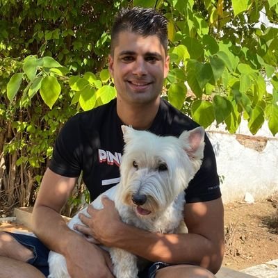 Music & movie addict 🎼🎹🎸 🎬🎥📷 Animal & book lover 📙📑📚 🐶🐕🐴