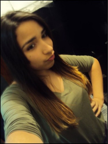 Com 15 aninhos ,meiga ,que adora esquecer as chaves em casa e que Ama a @feeh_sanches14 minha Best ,Que faz o melhor MUSSE do mundo 3