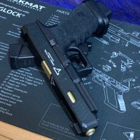 けろ (@glock_g45) 's Twitter Profile