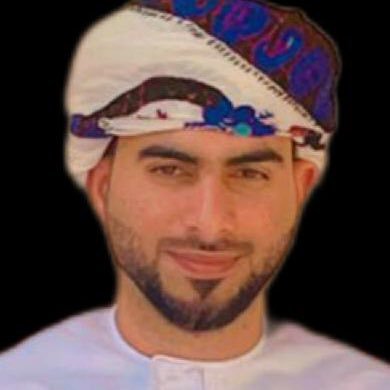 بكالوريوس من جامعة السلطان قابوس موظف في جامعة التقنية والعلوم التطبيقية ناشط اجتماعي كفيف البصر