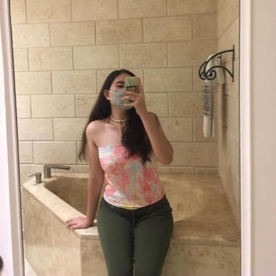 charecerie's profile picture. BS Medical Laboratory Science💉🇵🇭 | Proverbs 31:25