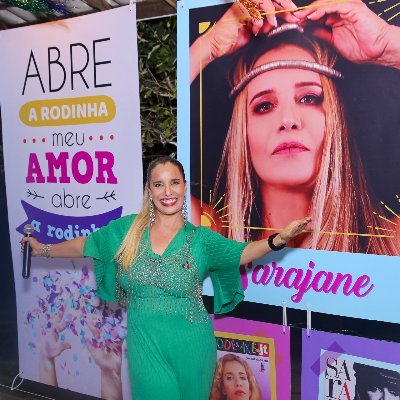 Cantora, comunicadora, turismologa, Soteropolitana. Precursora da  AXÉMUSIC, com Chiclete c/ Banana, Carlinhos B. Entre outros nomes. Contato 71 991049866