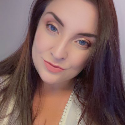 Just another day. Just another chic. https://t.co/DkLGbB02LH)