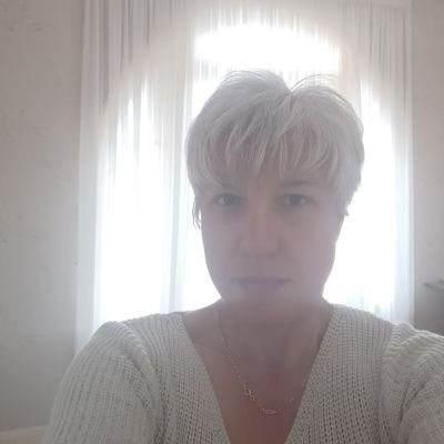 Estelle_Co's profile picture. Journaliste pour l'hebdo @LePelerincom (Bayard Presse). Spécialités (non culinaires) : , #handicap #livres  #éducation, #famille. Passionnée de #randonnée.
