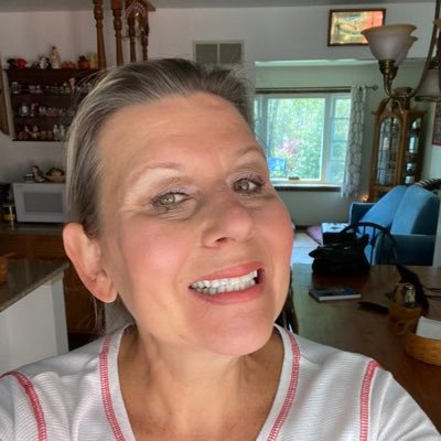 kimmiannhigh's profile picture. bartender since 1978