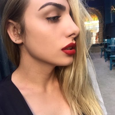 A pretty face can hide an evil mind. INSTAGRAM : Itsbrunaferreira