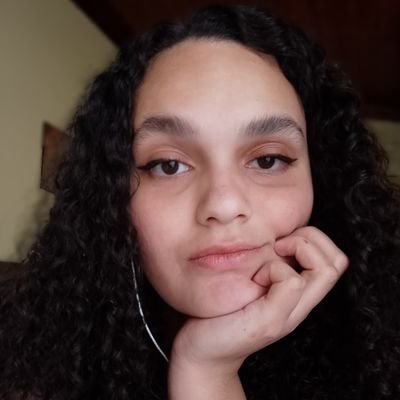 nat_meiofeliz's profile picture. a dilma tava certa em saudar a mandioca e ninguém levou a sério.