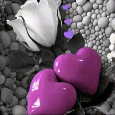 أن تُراقبَ من تُحبّ من بعيد .. أن تتبّعَ تفاصِيلهُ البَسيطة دُونَ عِلمه تِلك هي أصدق مشاعر الحُبّ .. 👀❤🖒